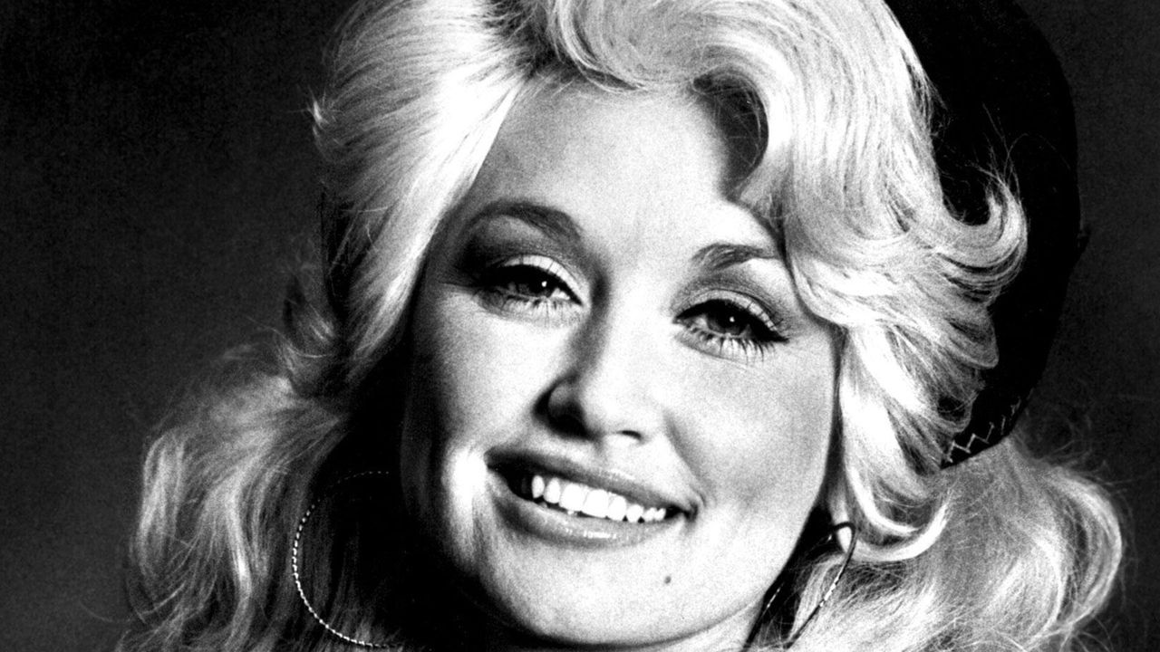 An early black and white picture of singer Dolly Parton.